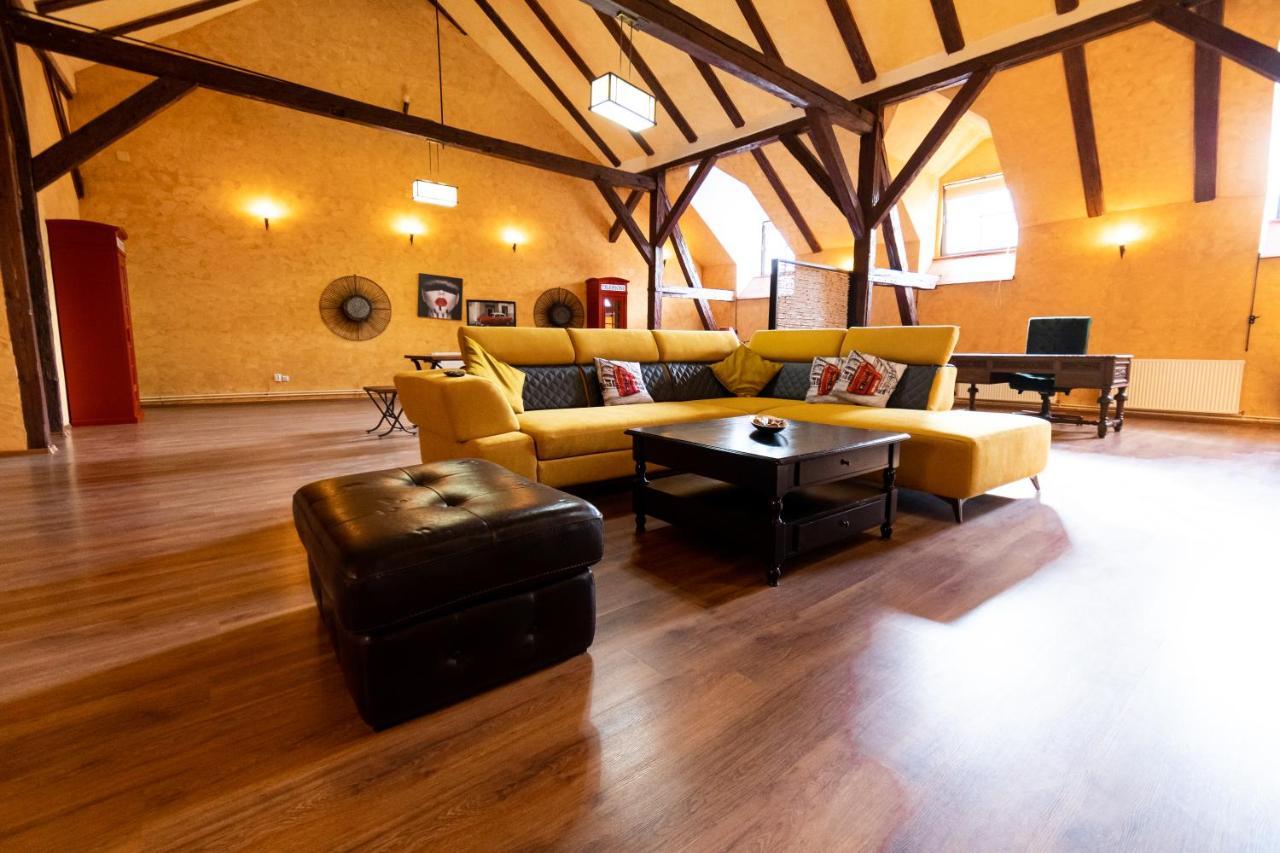 The Attic - Large Open-Space In The Old Town Of Brasov, Minutes Away From The Black Church Braşov Exterior foto