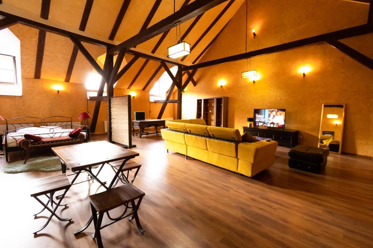 The Attic - Large Open-Space In The Old Town Of Brasov, Minutes Away From The Black Church Braşov Exterior foto